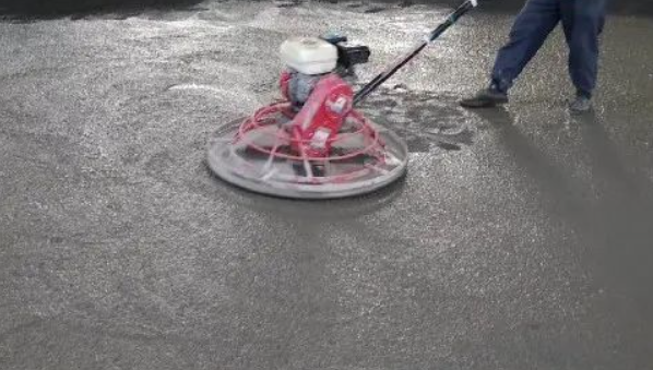 NFJ防靜電不發(fā)火防爆地坪施工過程中如何澆筑C30混凝土